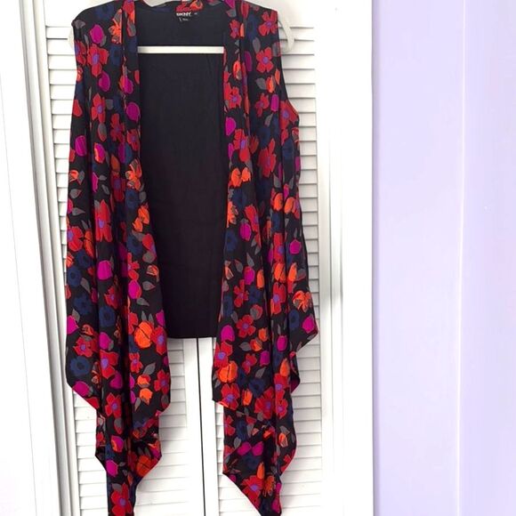 DKNY Silk Black and Red Floral Shrug Vest with Asymmetrical Hem - Picture 1 of 7